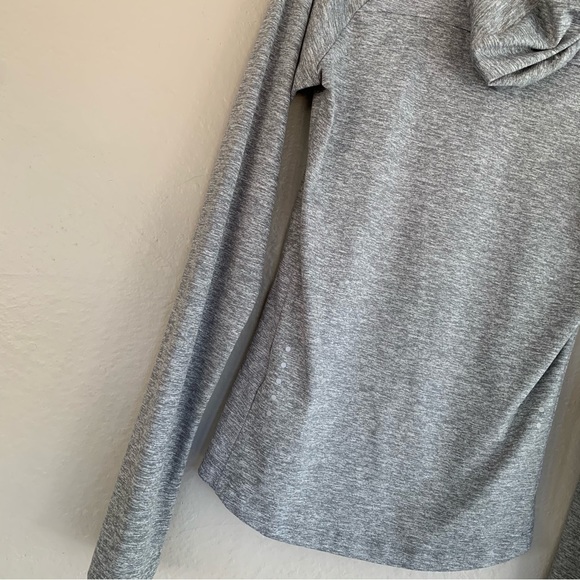 NWOT Women’s Light Gray Nike Running Dri-Fit Hooded Long Sleeve - Picture 5 of 7